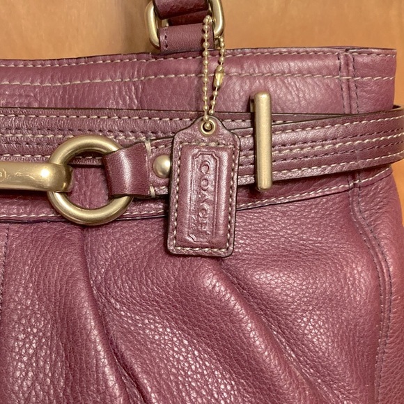 COACH HAMPTON WINE PURPLE LEATHER SATCHEL. CLEAN!! VERY MINOR WEAR TO CORNERS. - Picture 3 of 15